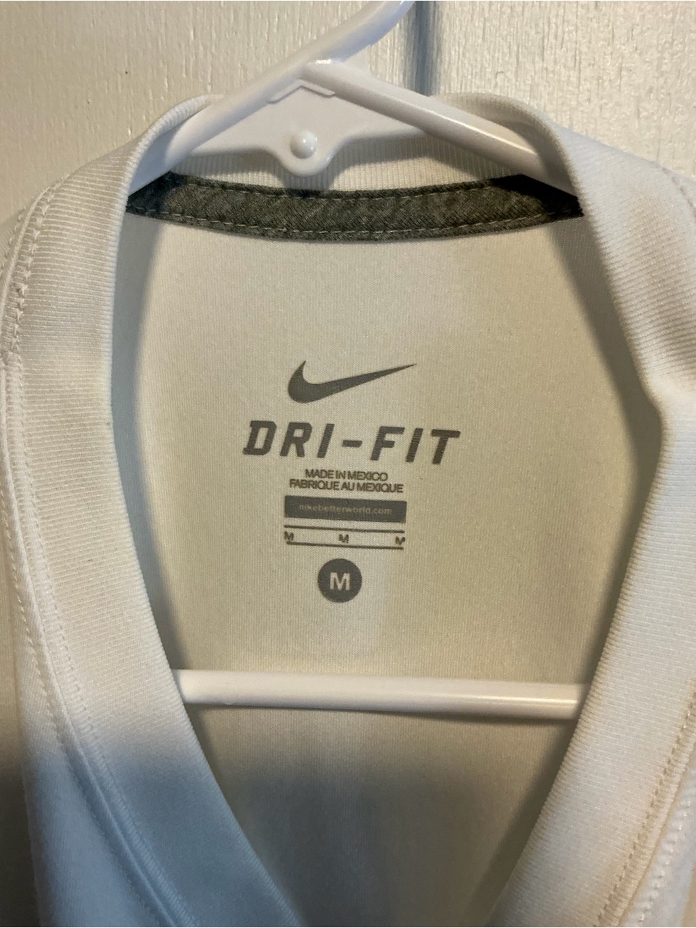 Nike Men’s White V-Neck Short Sleeve Athletic Tee - Picture 3 of 3